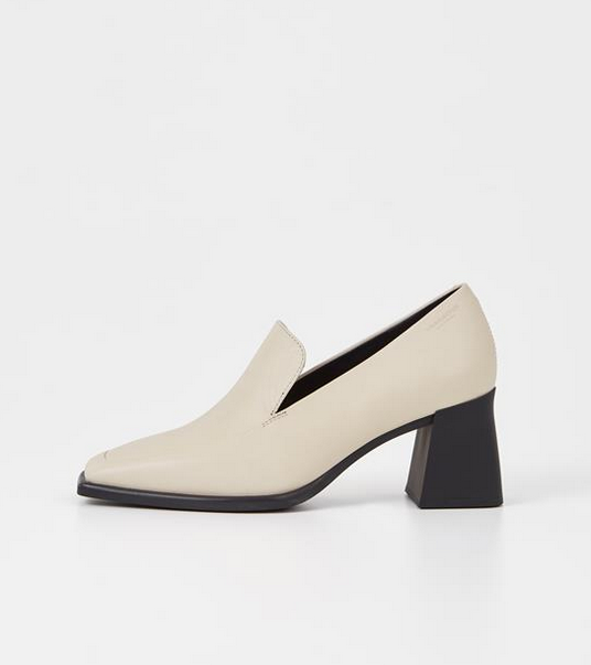 HEDDA Off-White Pumps