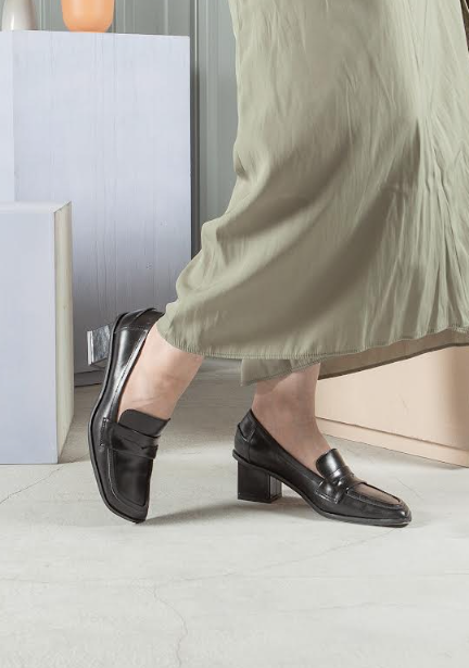 ANGLE LOAFER Princess Black Pumps