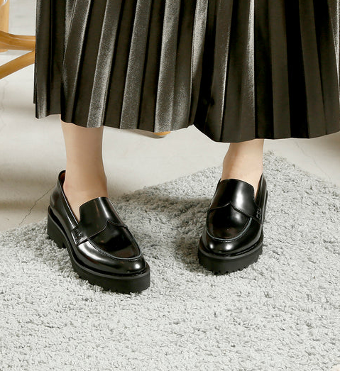 LADY LUG Black Leather Loafers