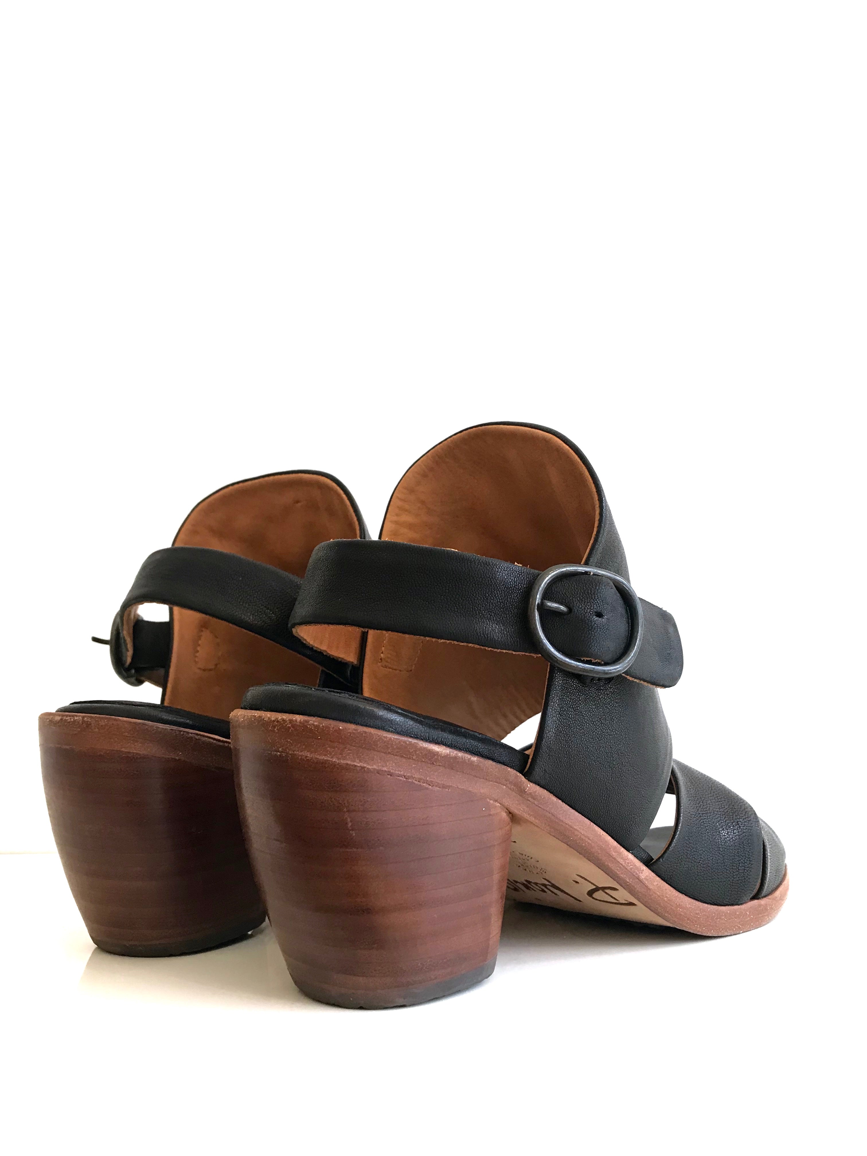 P-1020 Black Vegetable Tanned Sandals