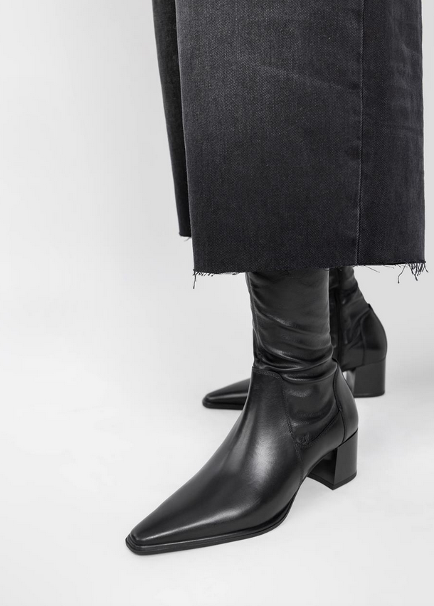 GiSELLE Tall Black Boots