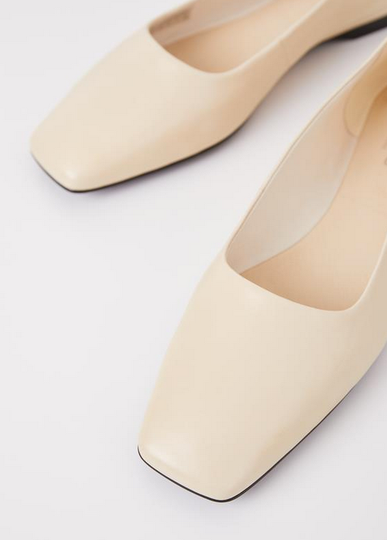 DELIA Off-White Flats