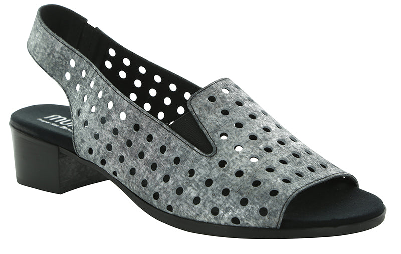 Munro Mickee Pewter Metallic Leather (Women)