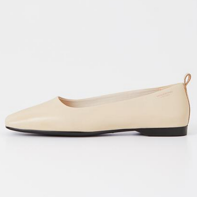 DELIA Off-White Flats