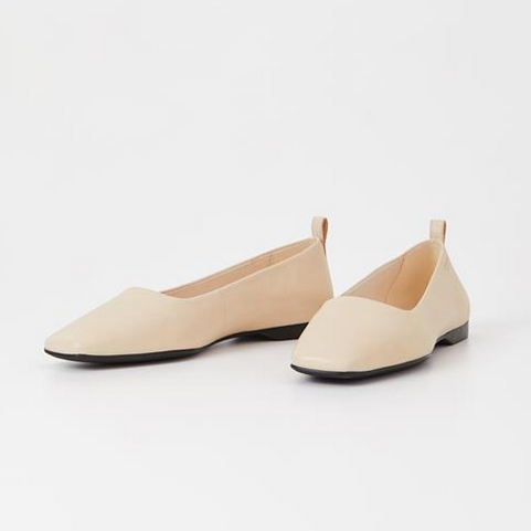 DELIA Off-White Flats