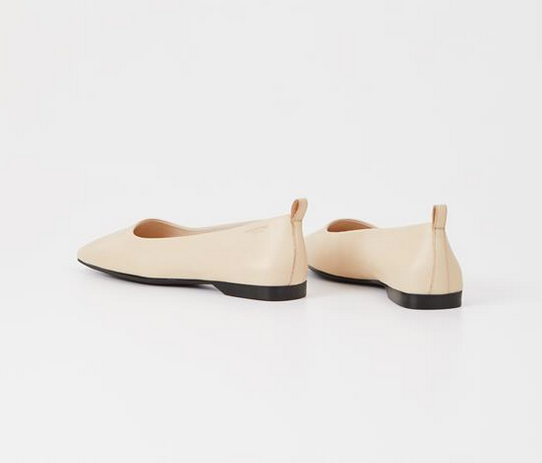 DELIA Off-White Flats