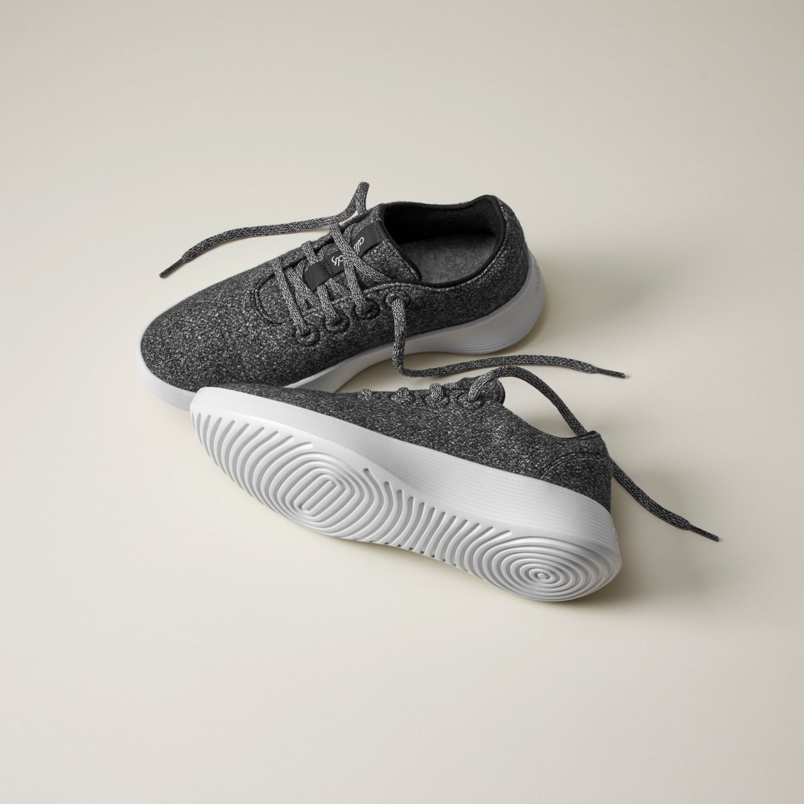 Women's Wool Runner Go - Dark Grey (Light Grey Sole)