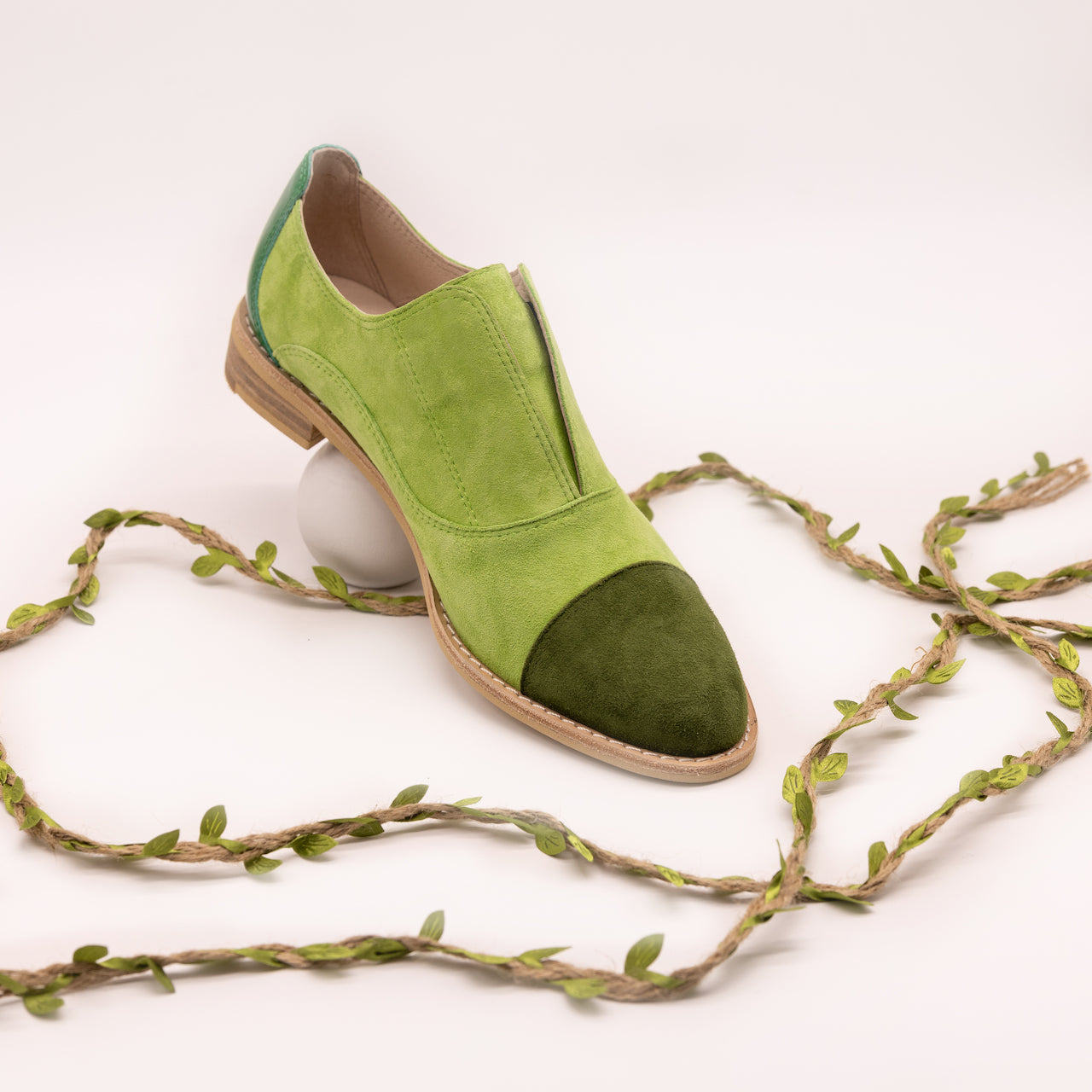 AROMATIC HEMP Green Suede Oxfords