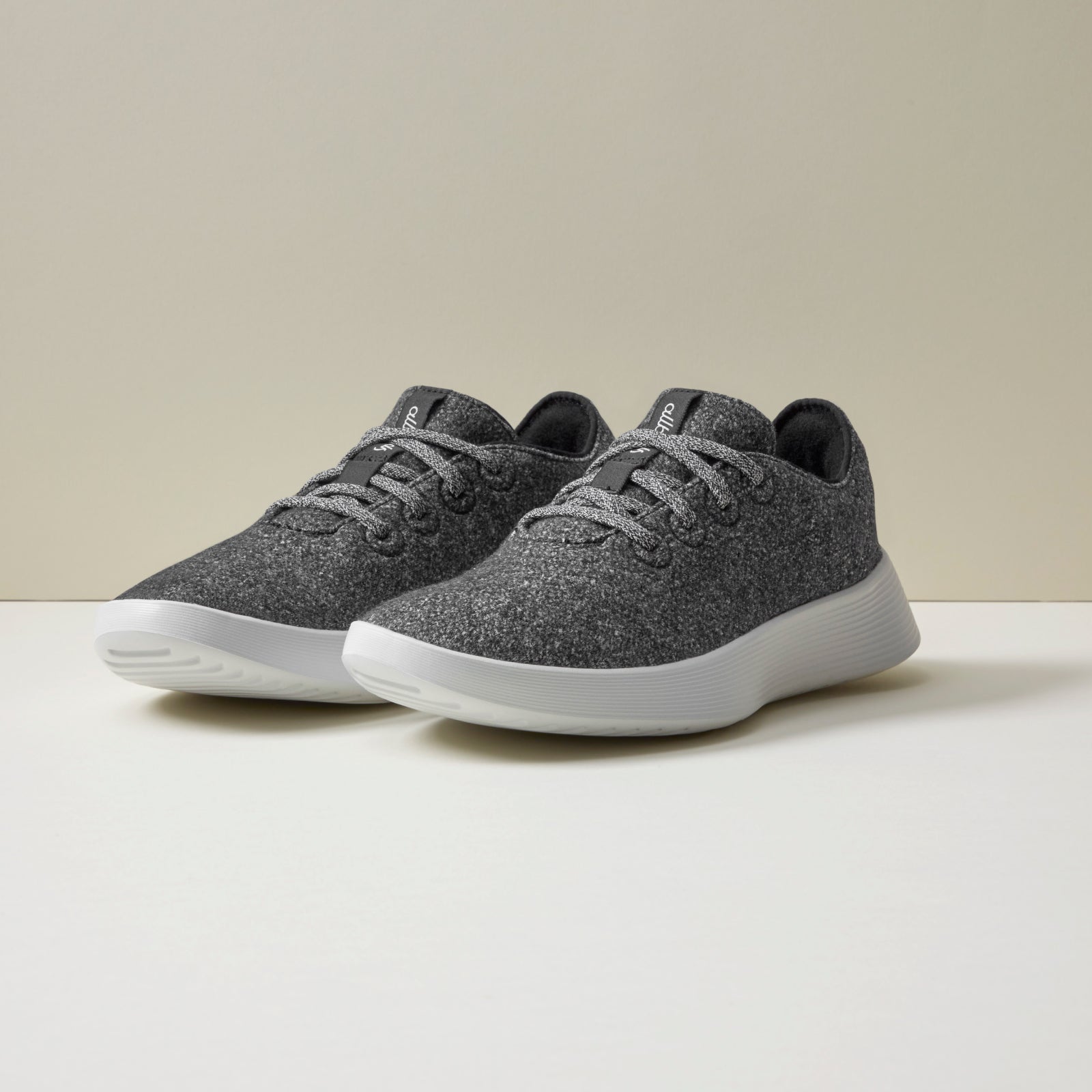 Women's Wool Runner Go - Dark Grey (Light Grey Sole)