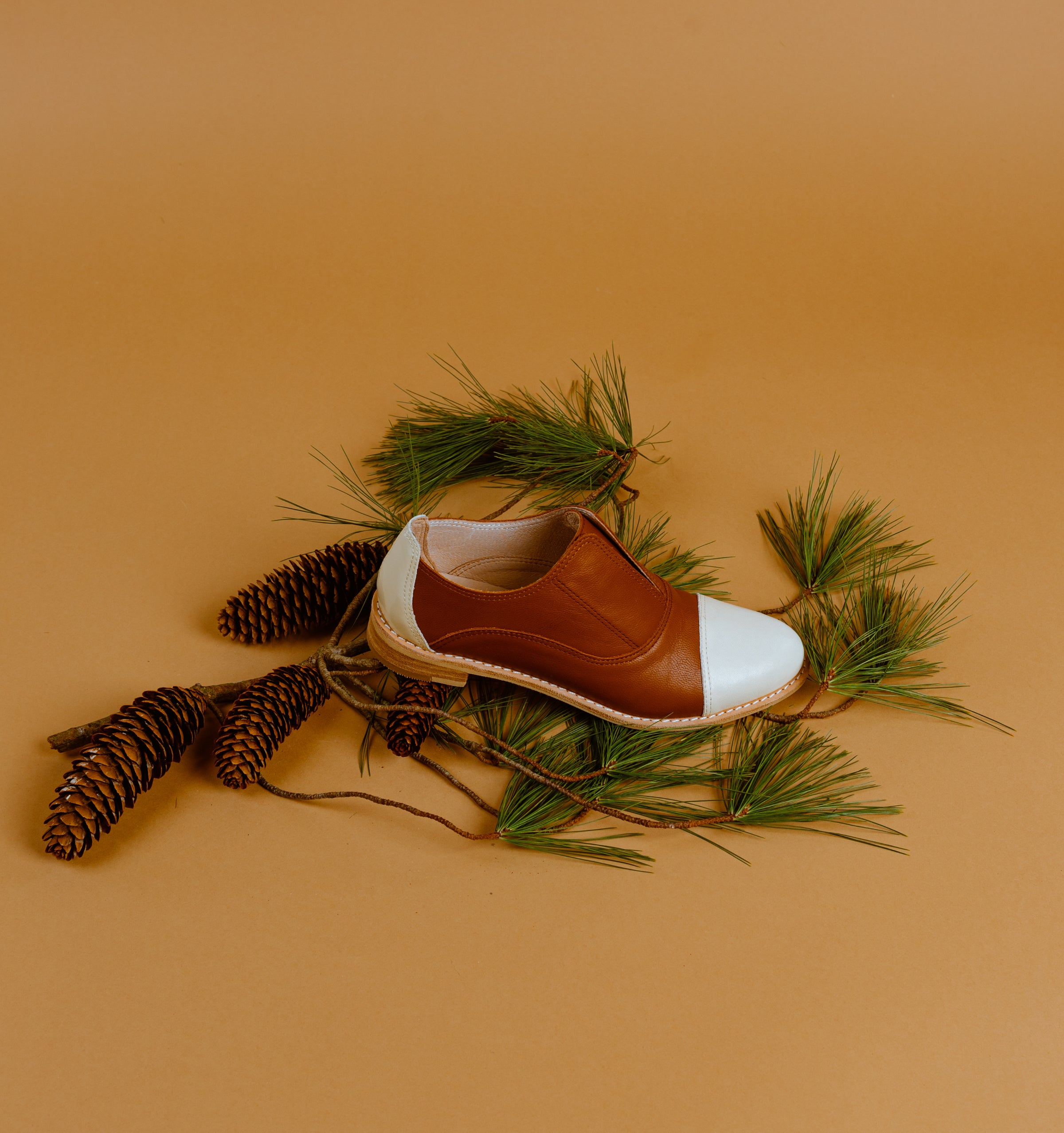 CLAY Tan & Cream Leather Oxfords