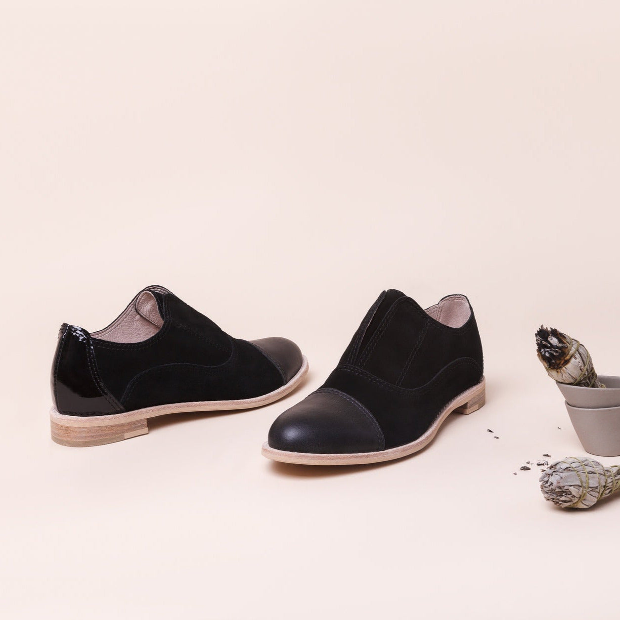 MOUNT VESUVIUS Black Leather Oxfords