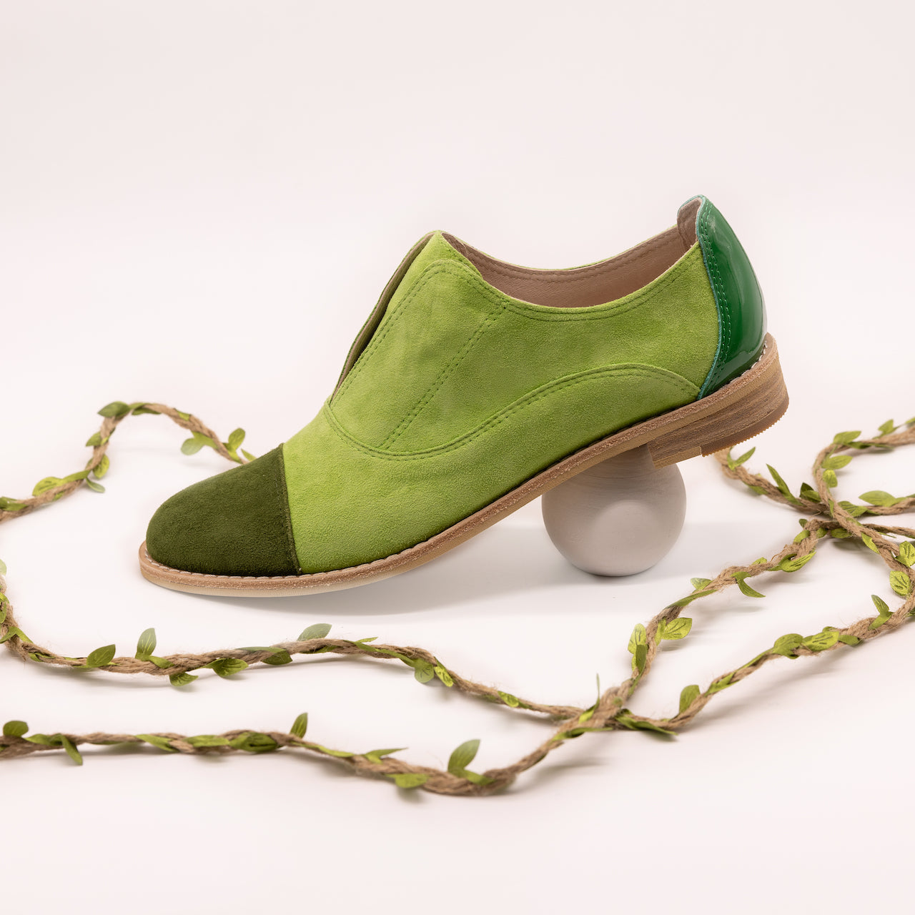 AROMATIC HEMP Green Suede Oxfords