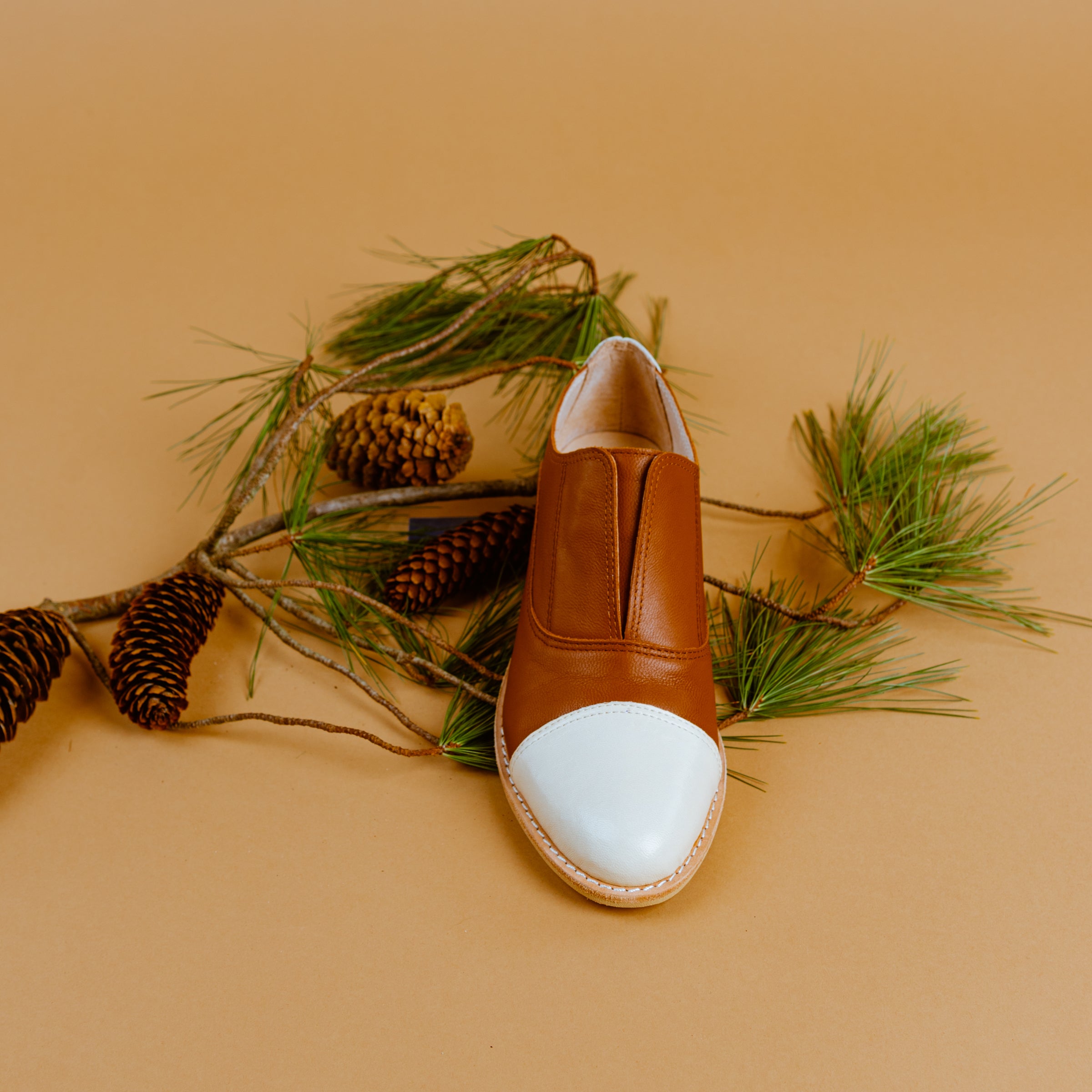 CLAY Tan & Cream Leather Oxfords